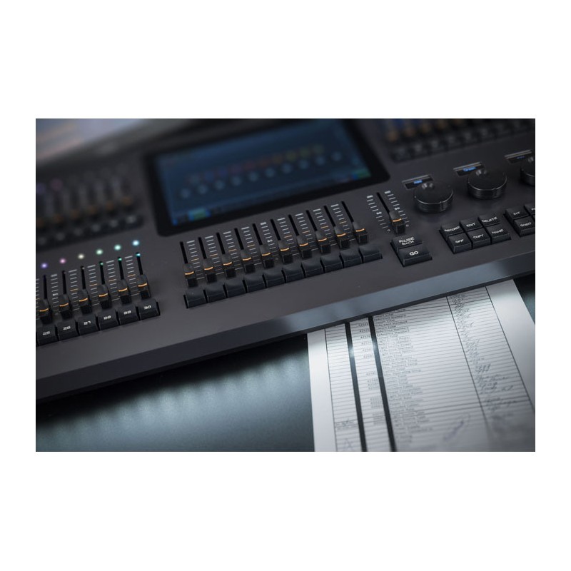 Showtec LAMPY 40 2U - konsoleta DMX - 8