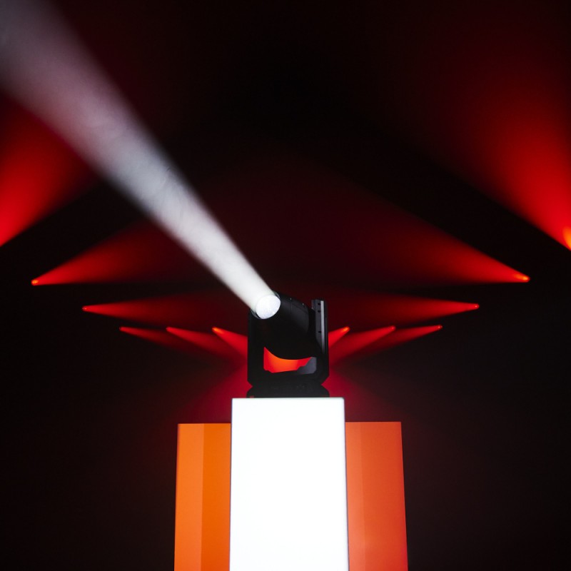 Cameo OTOS SP6 - Ruchoma głowica typu LED Profile IP65 - 10