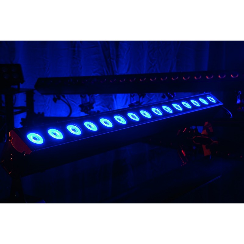 Showtec Belka LED Cameleon Bar 15 Q6 Tour
