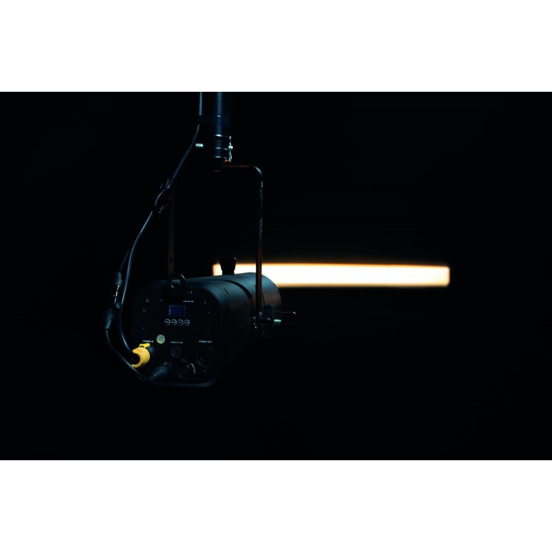 Showtec Reflektor teatralny Performer Profile Zoom 150 Q6 RGBACL