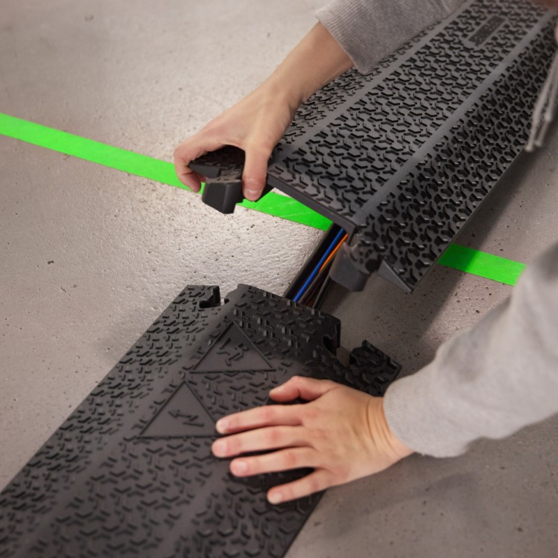 Defender XPRESS 100 BLK - Najazd kablowy