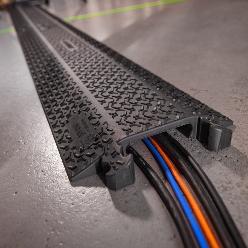 Defender XPRESS 100 BLK - Najazd kablowy