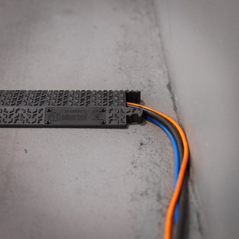 Defender XPRESS 100 BLK - Najazd kablowy