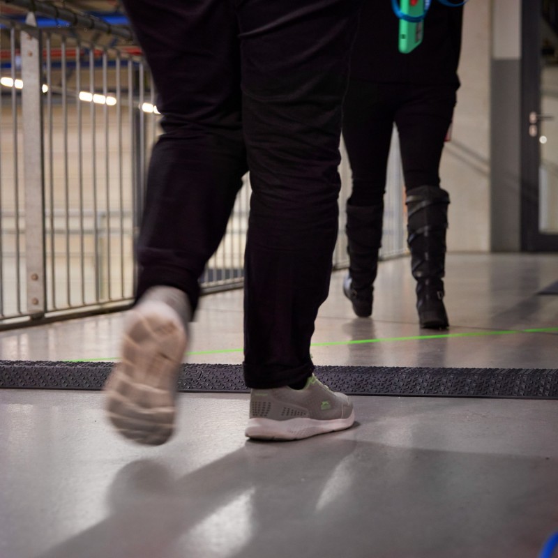 Defender XPRESS 100 BLK R - Najazd kablowy