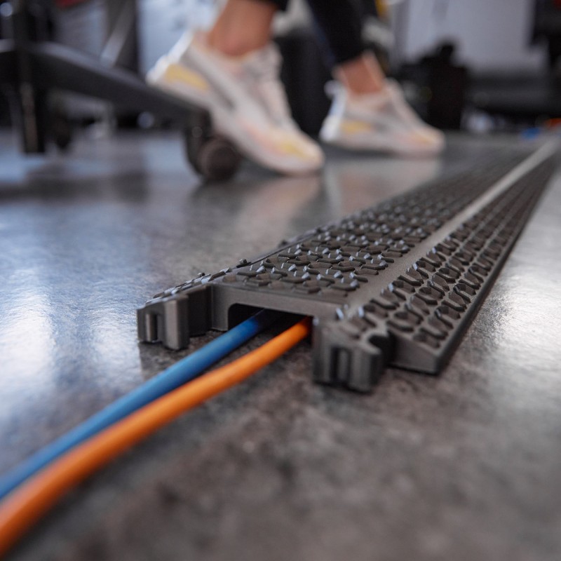 Defender XPRESS 40 BLK R - Najazd kablowy