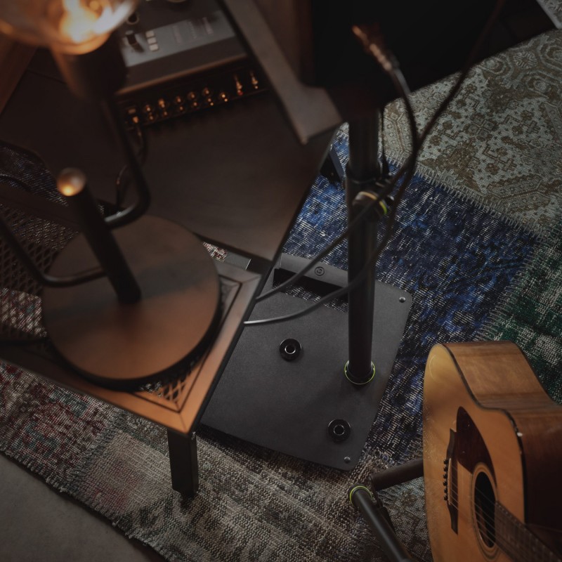 Gravity SP 3202 CS B - Statyw do monitorów studyjnych z kwadratową stalową podstawą