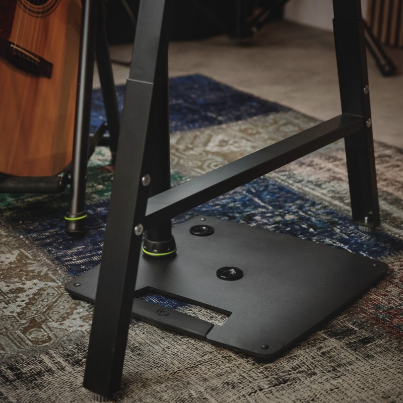 Gravity SP 3202 CS B - Statyw do monitorów studyjnych z kwadratową stalową podstawą
