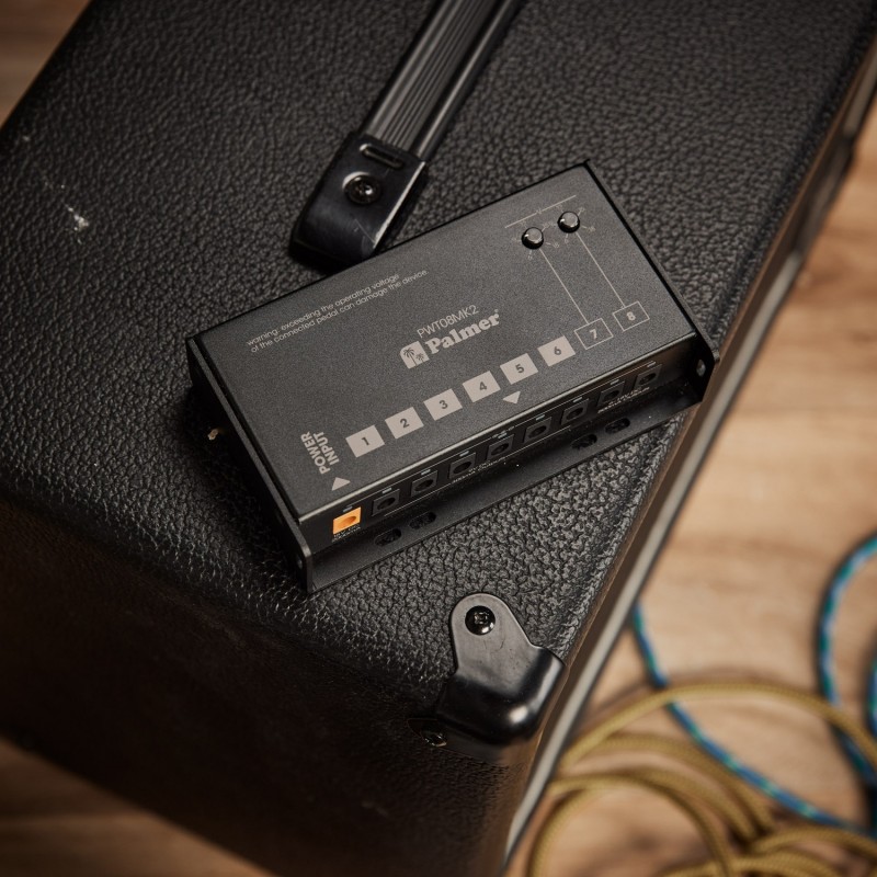 Palmer PWT 08 MK2 - Uniwersalny 8-wyjściowy zasilacz do pedalboardów