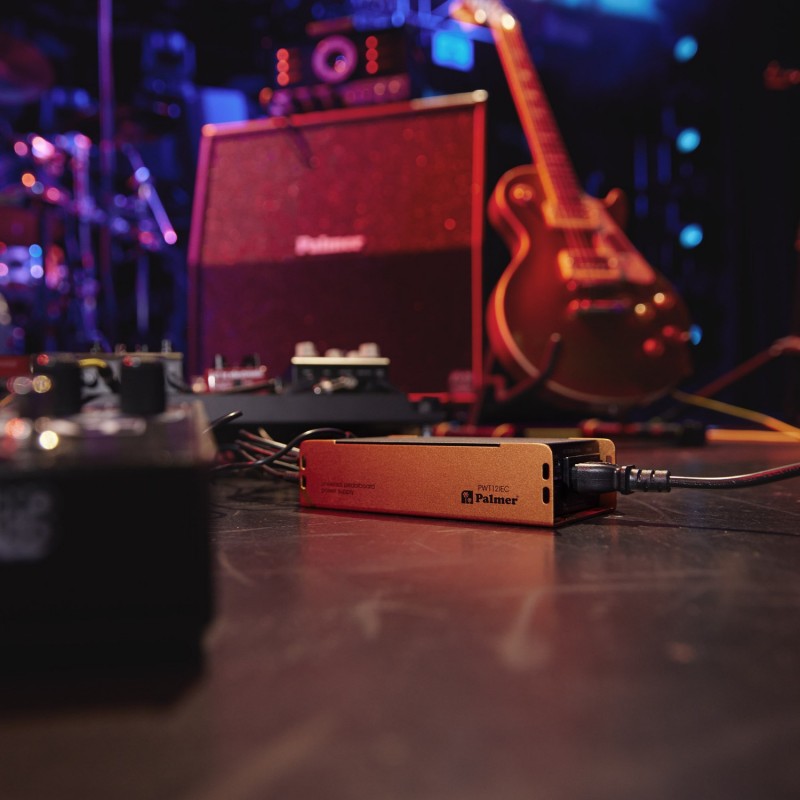 Palmer PWT 12 IEC - Uniwersalny zasilacz do pedalboardów z USB