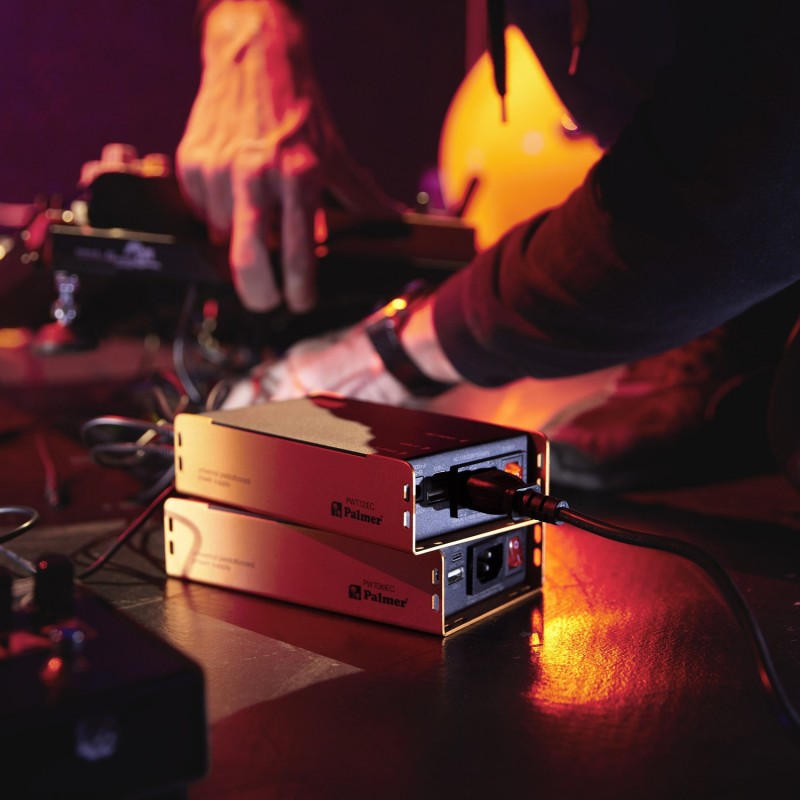 Palmer PWT 12 IEC - Uniwersalny zasilacz do pedalboardów z USB