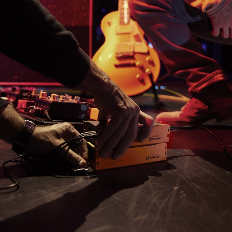 Palmer PWT 12 IEC - Uniwersalny zasilacz do pedalboardów z USB
