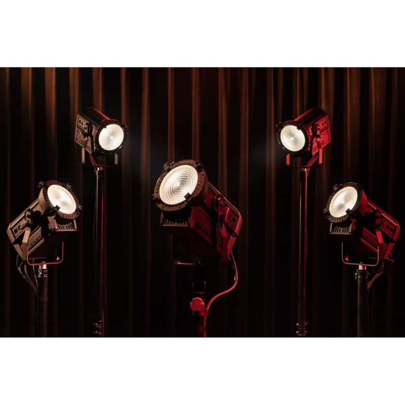 Showtec Performer Fresnel 2200 DDT - Reflektor teatralny