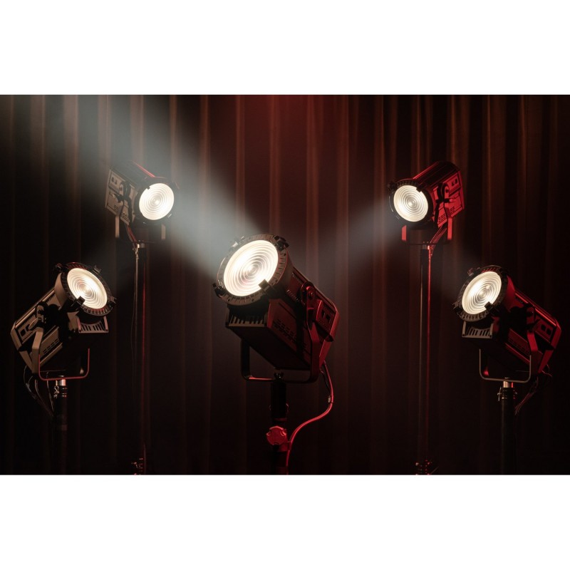 Showtec Performer Fresnel 2200 DDT - Reflektor teatralny