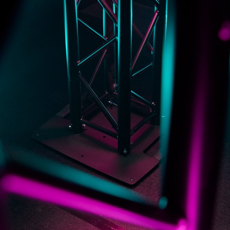 Gravity TWB 431 T B - Kwadratowa stalowa podstawa do montażu kratownic