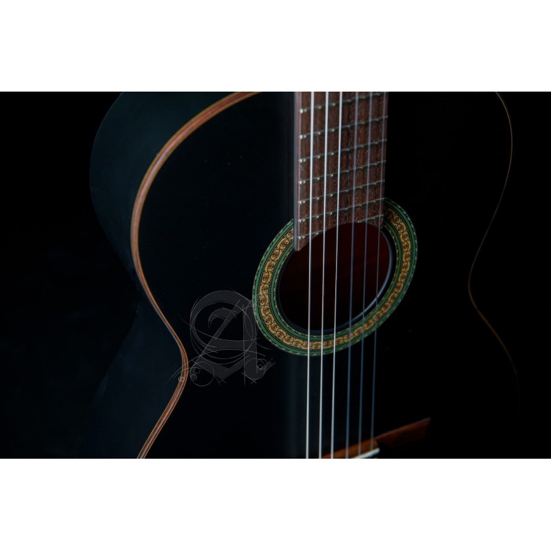 Alhambra 1C Black Satin - gitara klasyczna 4/4 z pokrowcem 10mm w zestawie - 12 - Gitary klasyczne - Alhambra 1C Black Satin  to