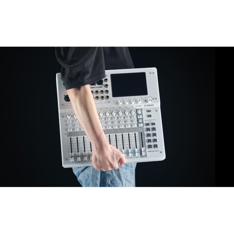 Yamaha MGX12, white Mikser cyfrowy - 6 - Miksery cyfrowe - Yamaha MGX12 White to nowoczesny mikser cyfrowy z 12 kanałami, wysoką