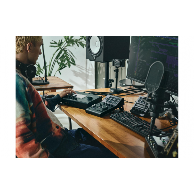 Yamaha URX44 BK Interfejs audio - 12 - Interfejsy audio - Yamaha URX44 BK to profesjonalny interfejs audio USB 4×4 z wysokiej kl