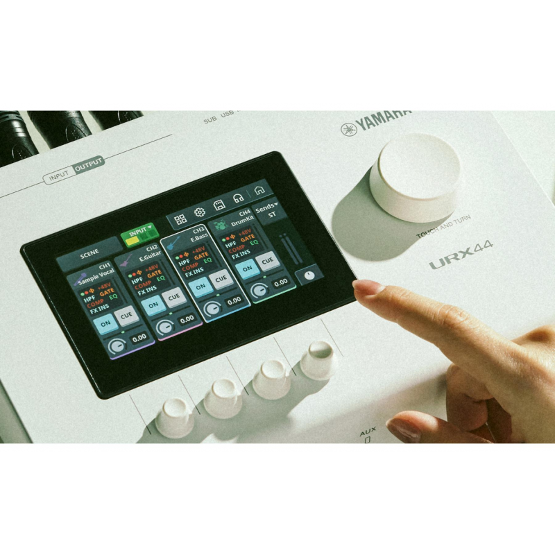 Yamaha URX44 BK Interfejs audio - 8 - Interfejsy audio - Yamaha URX44 WH to zaawansowany interfejs audio USB 4×4 w eleganckim bi