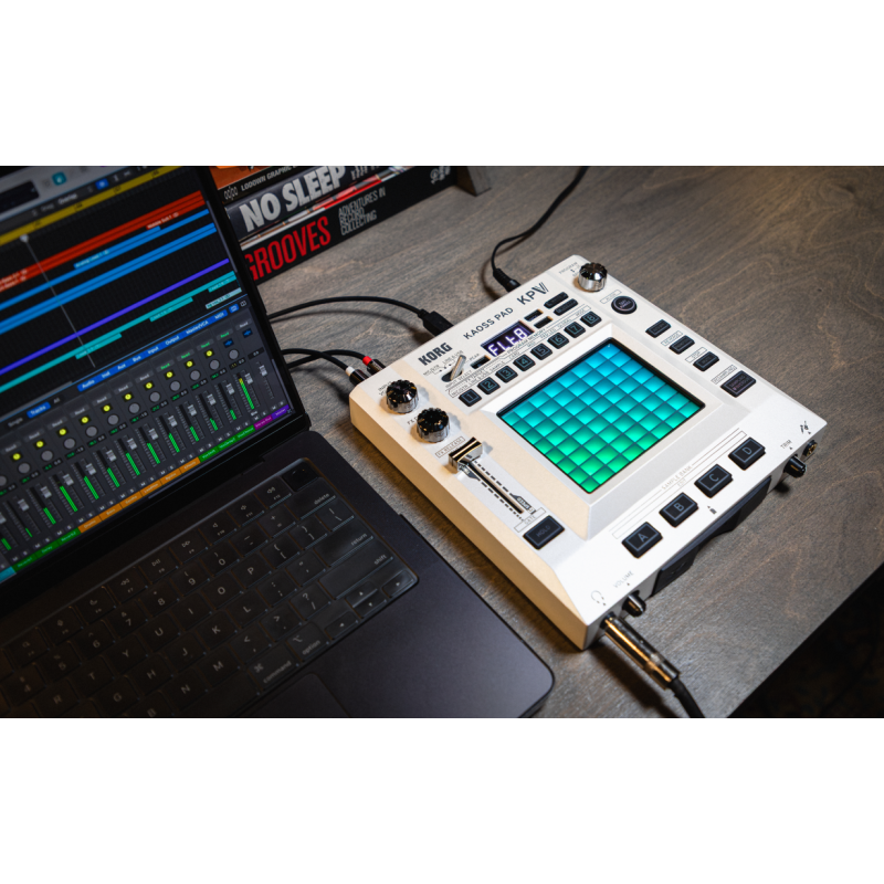 KORG KAOSS PAD V Efekt sampler pad - 5 - Samplery, Grooveboxy - KAOSS PAD V stanowi piątą generację legendarnych efektów KAOSS f