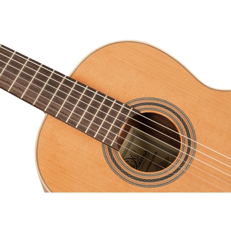 Ortega R18S-L Traditional Series - Gitara klasyczna 4/4 leworęczna z pokrowcem