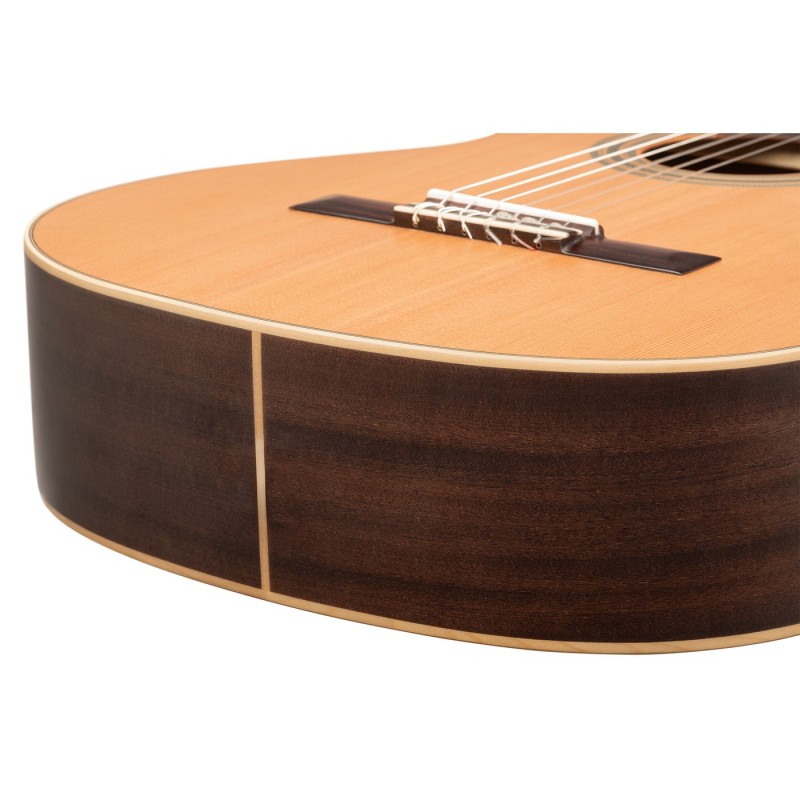 Ortega R19S Traditional Series - Gitara klasyczna 4/4 z pokrowcem