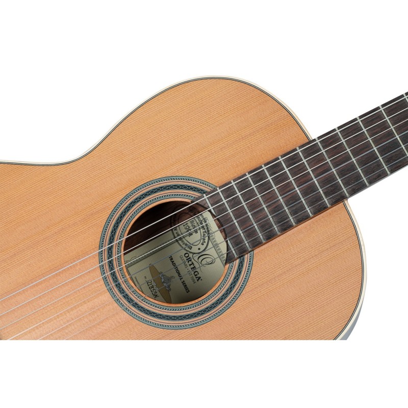 Ortega R18SSN Traditional Series - Gitara klasyczna 4/4 z pokrowcem
