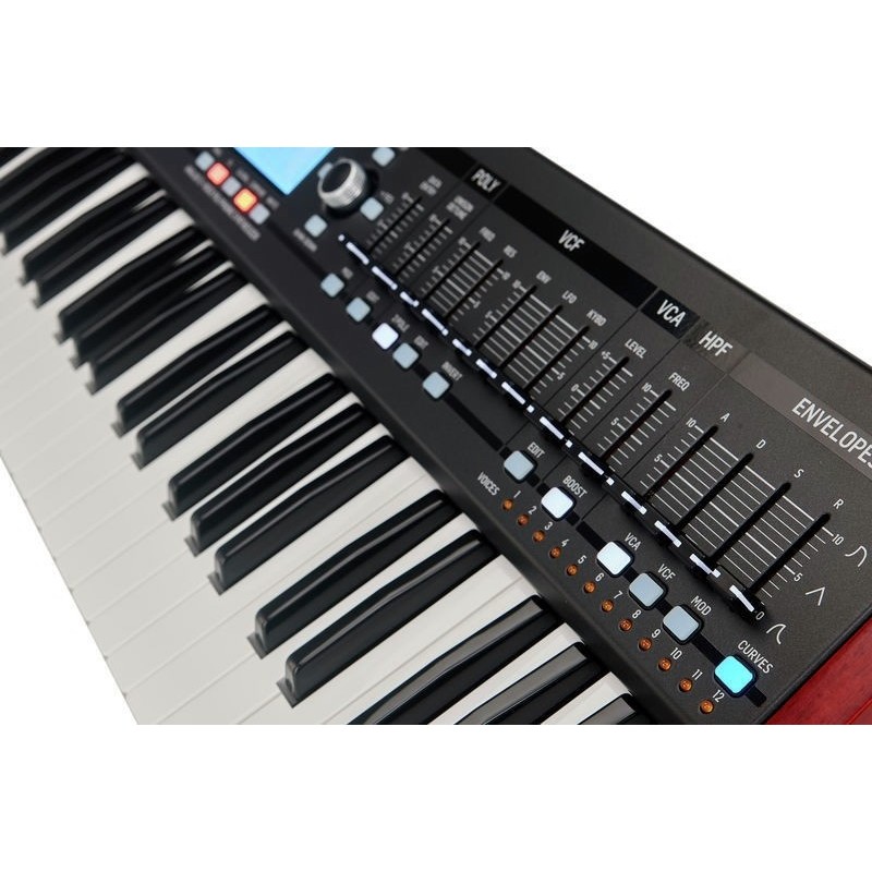 Behringer DeepMind-12 zoom 2