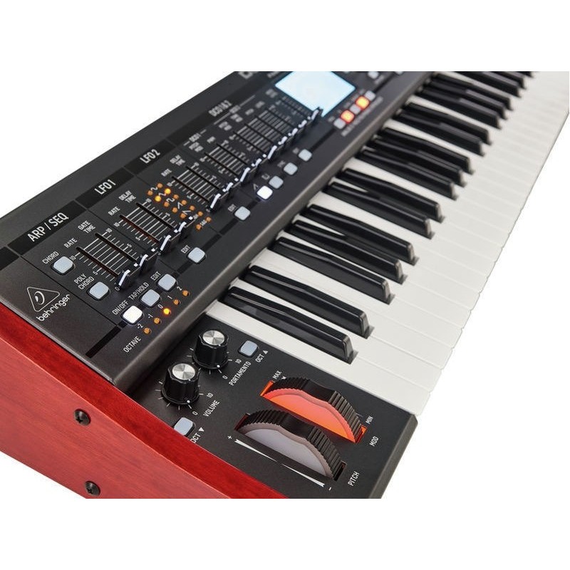 Behringer DeepMind-12 zoom 3