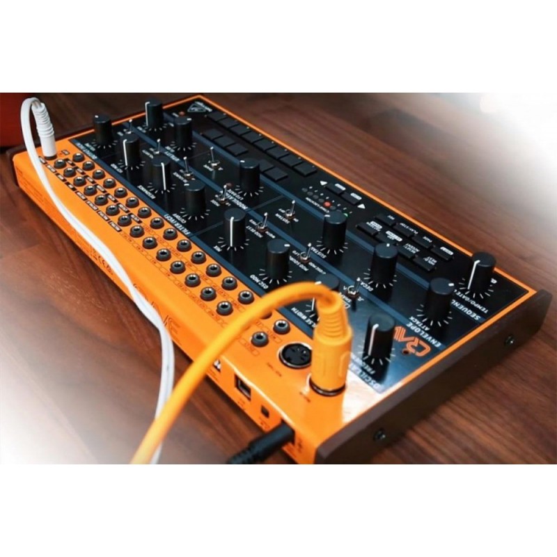 Behringer CRAVE - Syntezator analogowy