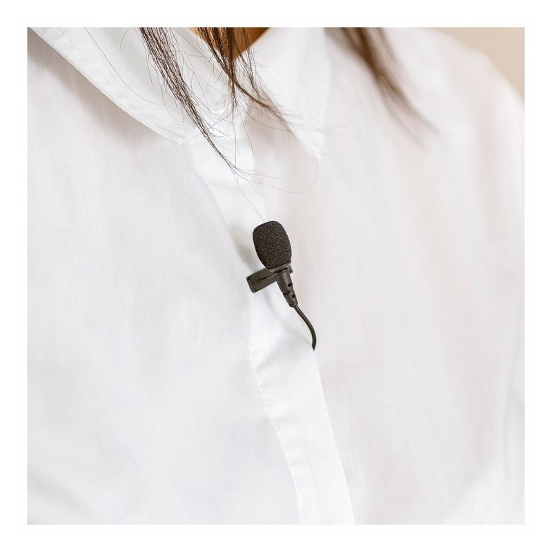 RODE Lavalier GO przyczepiony do koszuli