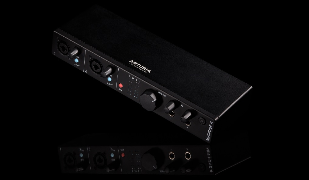 Arturia MiniFuise 4 Black Lifestyle