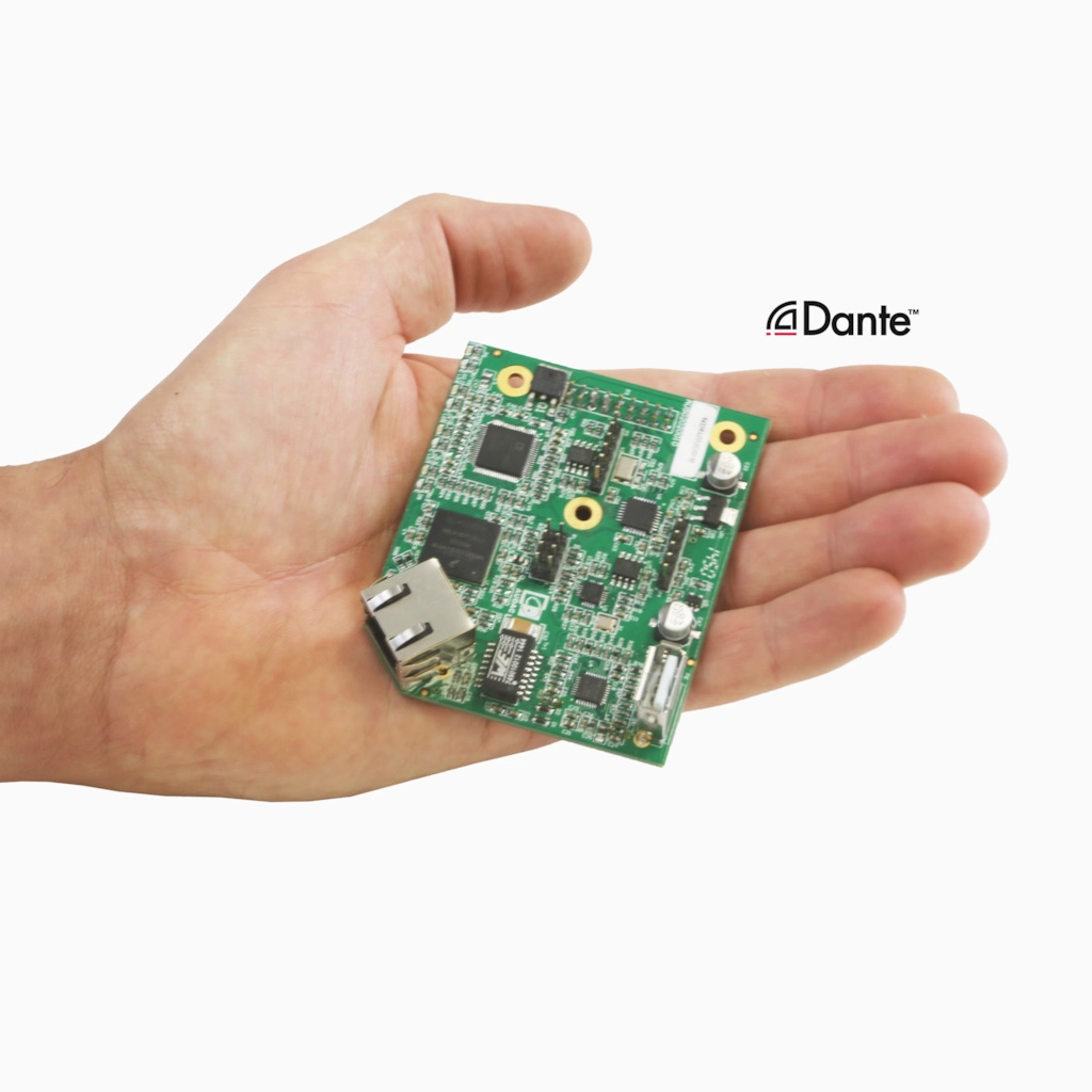 AUDAC SMQ1250 WaveDynamics - czterokanałowy wzmacniacz mocy 4 x 1250W