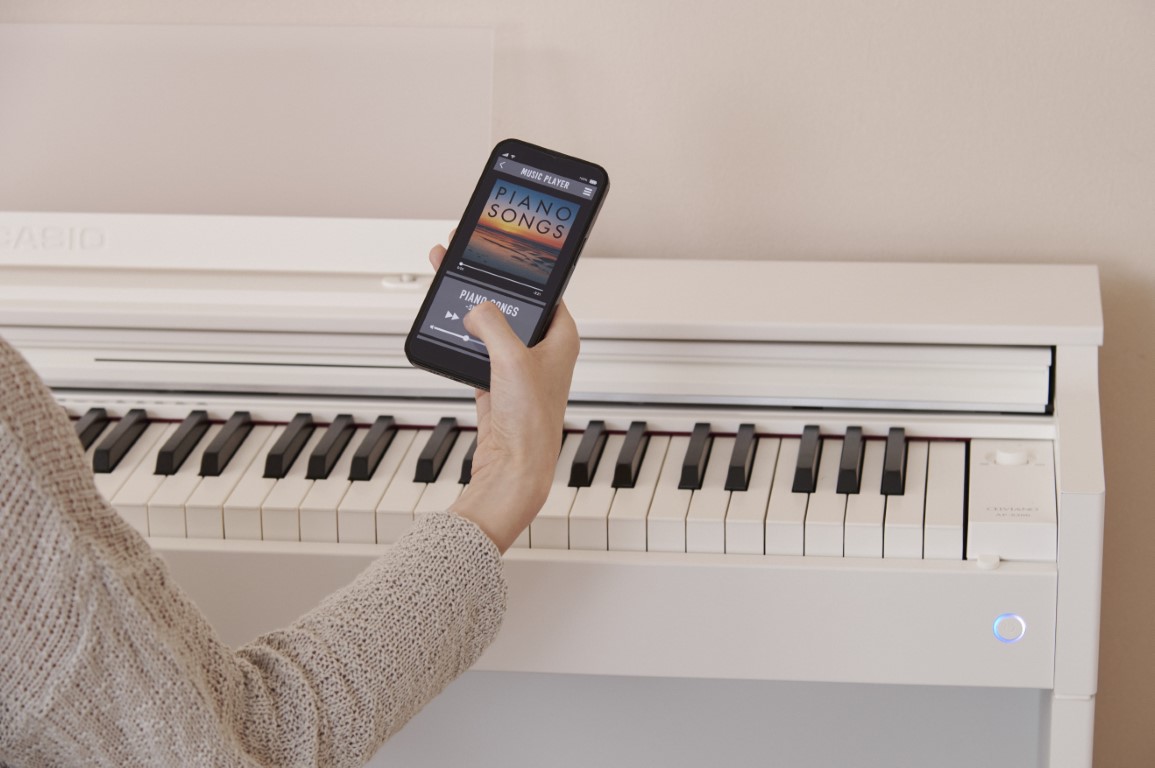 Skorzystaj z dołączonego adaptera MIDI i WU-BT10 aby bezprzewodowo połączyć się ze swoim urządzeniem