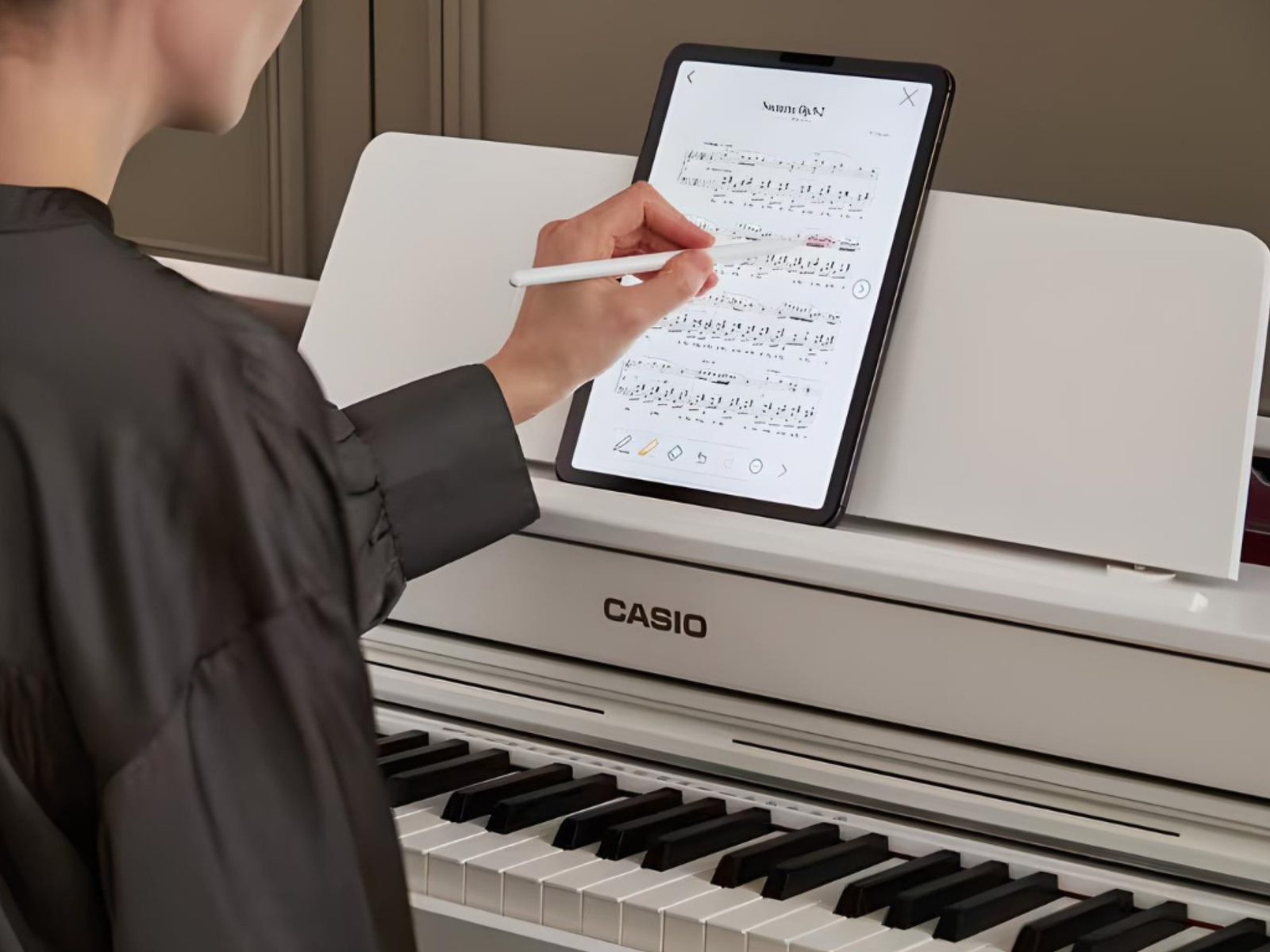 Odkryj szereg funkcji, które rozszerzają graficzną edycję funkcji instrumentu i ulepszą Twoje wrażenia z gry na pianinie