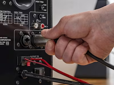 Yamaha HS4 Wejścia i elementy sterujące dopasowane do każdego przypadku użycia